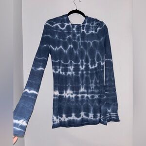 Elegant Blue Sky Tie-Dye Women's Hoodie with Thumb Holes XLong Sleeves